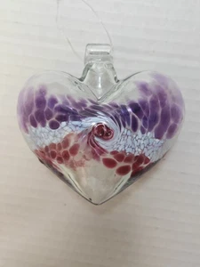 Kitras mundgeblasenes Kunstglas lila rot weiß Schuppen Wirbel Herz Ornament - Bild 1 von 6