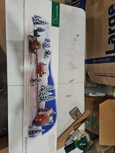 Department 56 North Pole Series - Loading The Sleigh - #52732 - Nuevo - Imagen 1 de 4