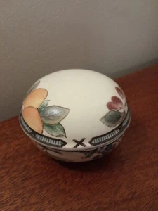 Mikasa Runde Intaglio Garten Ernte Schmuckschatulle #CAC29 ~ 3 1/2" - Bild 1 von 8