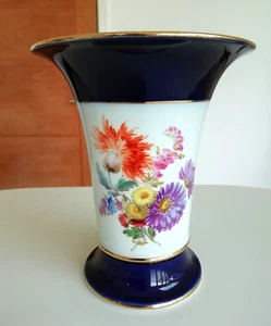 MEISSEN TRUMPET VASE - COBALT BLUE & POLYCHROME FLORAL DECORATION 20TH CENTURY - Picture 1 of 24