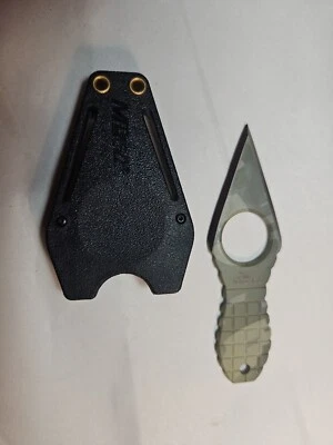 Cuchillo de cuello fijo camuflaje verde digital MTech Grenade con funda 588DG Foto 1 de 3