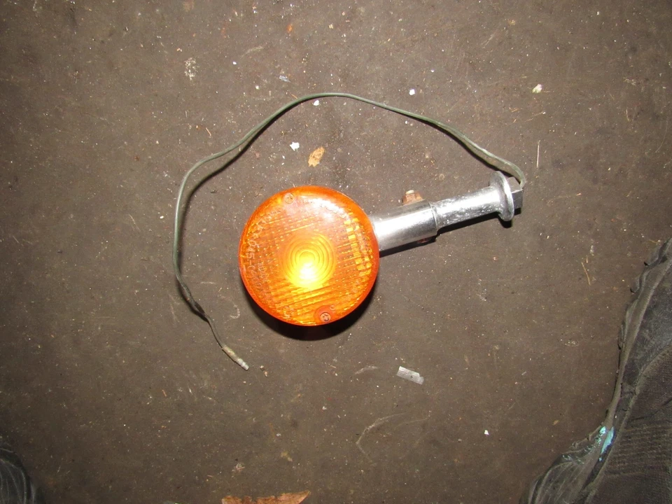 Yamaha XJ650 1981 Maxim intermitente trasero direccional Foto 1 de 1