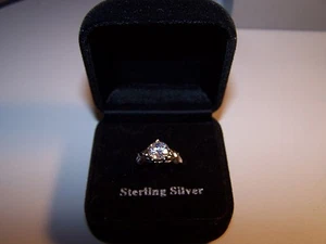 NEU DAMEN DESIGNER STERLINGSILBER 2 KARAT ZIRKONIA SOLITÄR GRÖSSE 6 3/4 - Bild 1 von 9