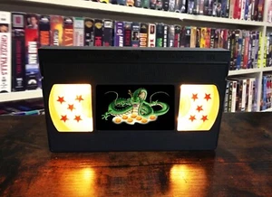 Dragon Ball (Shenron) VHS Lampe mit Drachenkugelsternen + Fernbedienung - Bild 1 von 2