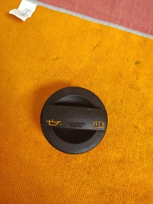 Tapa de aceite Audi A4 2011-2013 OEM Foto 1 de 2