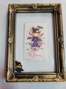 Yoshitaka Amano Carta Autografata e Spilla Distintivo FINALE FANTASIA Illustrazione Rara - Foto 1 di 7