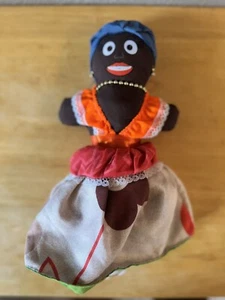 Handgefertigte jamaikanische schwarze Stoffpuppe mit genähtem Gesicht und Schmuck 15 Zoll Klapppuppe - Bild 1 von 4