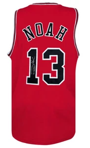 Joakim Noah (CHICAGO BULLS) Signed Red Custom Basketball Jersey - (SCHWARTZ COA) - Picture 1 of 3