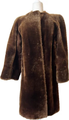 Abrigo de piel Mouton vintage años 40’s 50’s muy bueno Daniels and Fisher Denver Foto 1 de 4