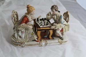 Estatuilla victoriana pareja jugando ajedrez de Japón increíble estado de Brinn - Imagen 1 de 12
