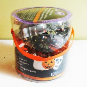 NIB Wilton Halloween Cookie Cutter Set Leaf Bone Witch Hat Ghost Spider Skull - Picture 1 of 5