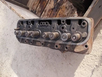 Farmall 400 450 IH tractor engine motor cylinder head 362174R1 w/ valves - Image 1 of 4