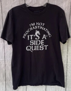 Camiseta negra Snorg Tees para hombre M SS "No estoy procrastinando es una búsqueda lateral" - Imagen 1 de 5