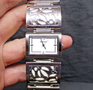 Women's FOSSIL Watch ES1754 w/ New Battery - Works Great! - Picture 1 of 5