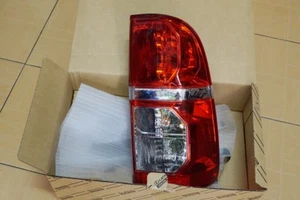 Genuine Toyota Hilux Vigo 2005-14 Taillight Lamp set with Bulbs 81550-0K140 RH - Picture 1 of 3