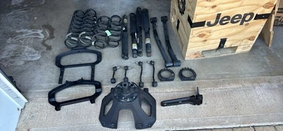 Jeep Wrangler JL Sahara 2019 suspensión y piezas OEM - excelente estado Foto 1 de 3