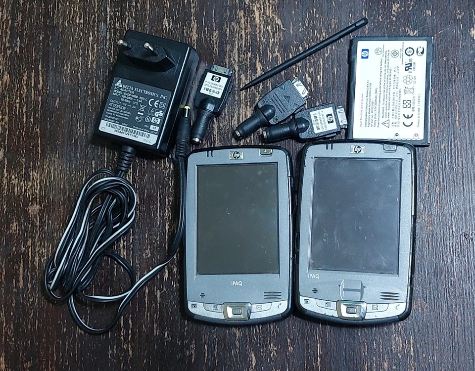 Lot 2 HP IPAQ Pda Pocket Pc - 2700 Acer & SD Card and Hp 214 Batterie / Adapter - Image 1 of 4