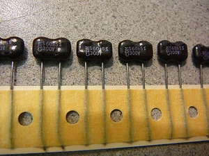 CORNELL DUBILIER CDA15FC561J03 MICA CAPACITOR 560pF 300V 5% **NEW** Qty.3 - Afbeelding 1 van 1