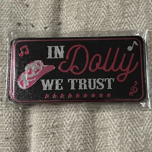 Dolly Parton Magnet  - Picture 1 of 1