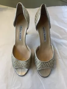 Manolo Blahnik Pumps mit offener Peep-Zehenpartie aus silber & goldgewebtem Leder Größe 39 1/2 - Bild 1 von 9
