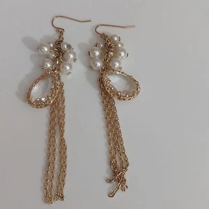 White House Black Market Faux Pearl Cluster Acrylic Gold Tone Dangle Earrings - Picture 1 of 3