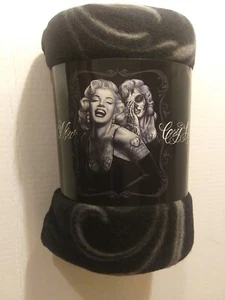 Marilyn Monroe Smile Now Cry Later Fleece Throw Blanket - Picture 1 of 9