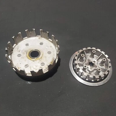 GENUINO YAMAHA DT175 1976 EMBRAGUE INTERIOR Y EXTERIOR CESTAS BUJES Foto 1 de 4