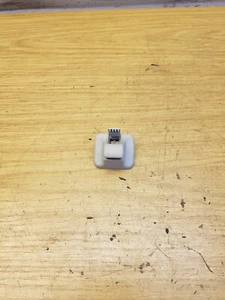 Golf Plus MK5 [04-13] Supporto per visiera parasole clip supporto stivaggio - Foto 1 di 8