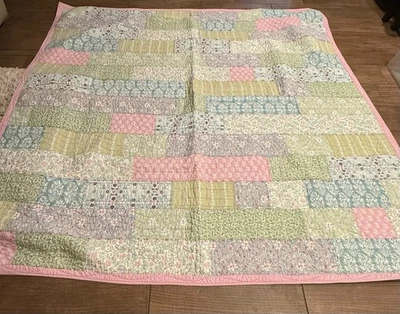 Edredón acolchado reversible cosido rosa Pottery Barn Kids Full Queen Foto 1 de 4