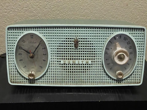 Vintage Zenith B514F Midcentury Turquoise Clock Radio With Alarm READ DECRIPTION Cover