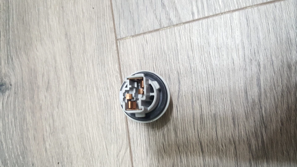 2002 toyota prius поворотник розетка oem c20 - Изображение 1 из 1