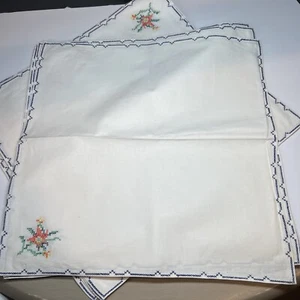 8 Vintage HANDSTITCHED Embroidered Napkins. Hand sewn Napkins Beautiful Work. - Picture 1 of 9