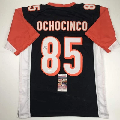 Camiseta deportiva negra autografiada/firmada de Chad Ochocinco (Johnson) Cincinnati certificado de autenticidad JSA automática Foto 1 de 4