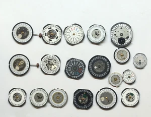 Lot 19 Quarzwerke mit Datumszifferblätter Räder Scheiben Scheiben ungeprüft Teile Reparatur - Bild 1 von 2