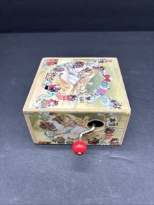 Vintage Dreams of Christmas Hand Crank Music Box - House of Lloyd? - Picture 1 of 6