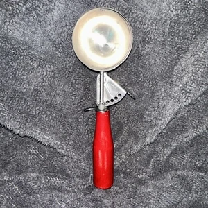 CROFORD Scoop Vintage Cherry Red Ice Cream Wooden Wood Handle Good Size! - Picture 1 of 7