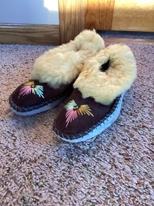 Women’s Vintage Embroidered Leather Sheepskin Slippers Made In Poland Size 7 - Picture 1 of 9