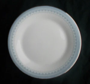 Royal Doulton LORRAINE. Side plate. Diameter 6½ ins. 16.5 cms - Picture 1 of 3