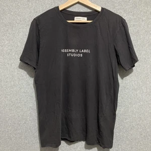 ASSEMBLY LABEL T-Shirt Womens Size 6 Spellout Logo Black Cotton Closet Staple - Picture 1 of 8