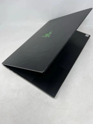 Razer Blade 15 2020 | i7-10750H, RTX 2070 MaxQ, 16GB RAM, 512GB NVMe, 4k OLED Foto 1 de 4
