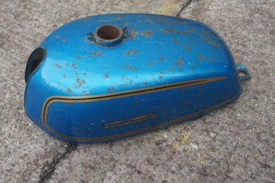 SUZUKI GT250 TANQUE GASOLINA COMBUSTIBLE TEMPRANO AZUL Foto 1 de 4