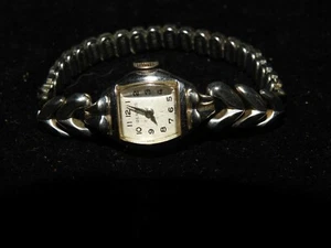 Vintage Ladies Benrus Wrist Watch, Curvex. Winds and Runs - Picture 1 of 7