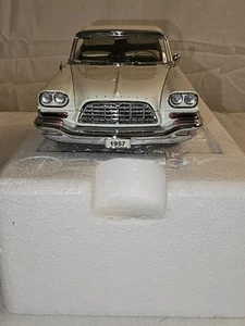 Danbury Mint 1957 Chrysler 300c Convertible (White) - Picture 1 of 18