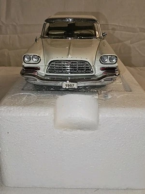 Chrysler 300c 1957 convertible Danbury como nuevo (blanco) Foto 1 de 4