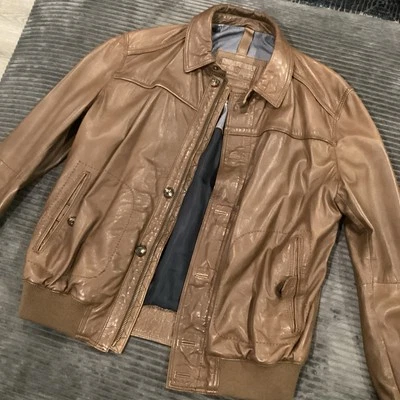 Chaqueta de cuero para hombre Massimo Dutti marrón, estilo moto Foto 1 de 4