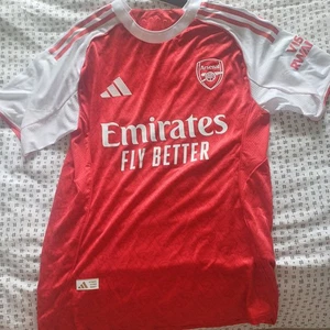 Arsenal 2025/26 Home Shirt Size Large - Picture 1 of 4