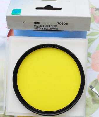 B+W filter 70605 022 diameter 77mm 77 022 2x medium yellow. F-PRO - Image 1 of 4