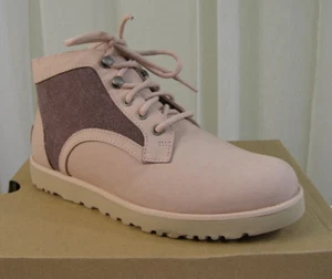 Stivali chukka nuovi con scatola UGG Bethany slim pelle di pecora stringati US 8/39 quarzo pelle nabuk - Foto 1 di 12