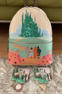 Mini zaino Loungefly Wizard of Oz giallo mattoni strada più portachiavi nuovo con etichette - Foto 1 di 12