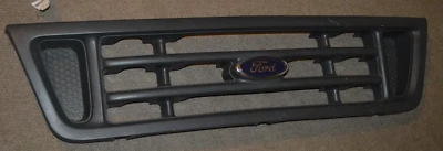 Ford E150-E450 2003-07 OEM PARACHOQUES DELANTERO PARRILLA SUPERIOR PANEL DE MOLDURA EMBLEMA FURGONETA Foto 1 de 3